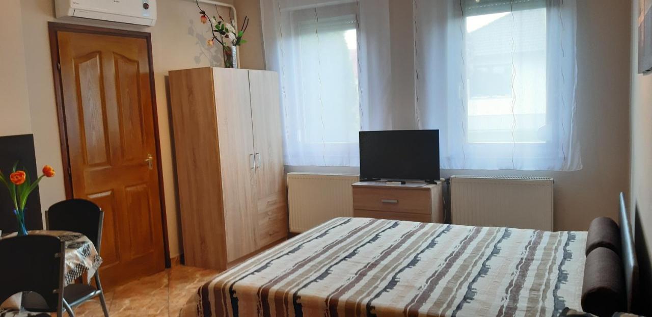 Flora Apartman Gyula Eksteriør billede