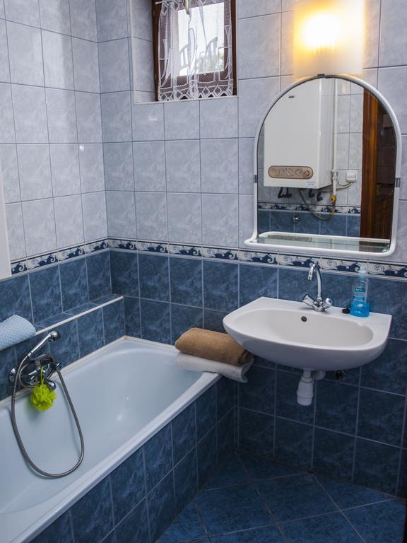 Flora Apartman Gyula Eksteriør billede